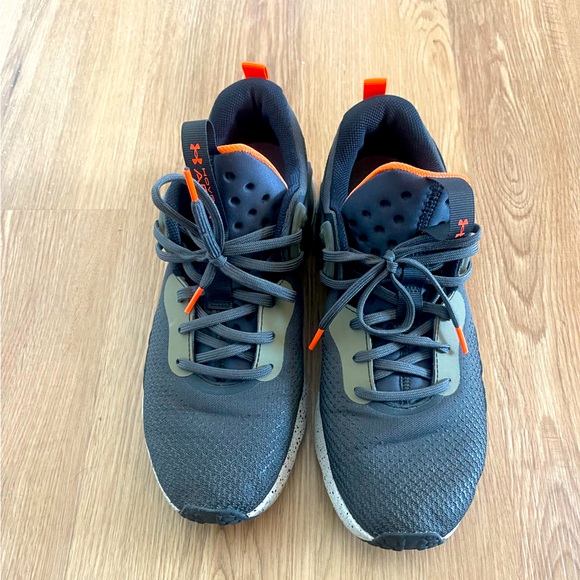 Under Armor training shoes - HOVR series - comfort foam sole. Black & orange! - Picture 5 of 5